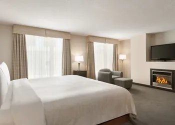 Embassy Suites Montréal by Hilton hotel thumbnail 8