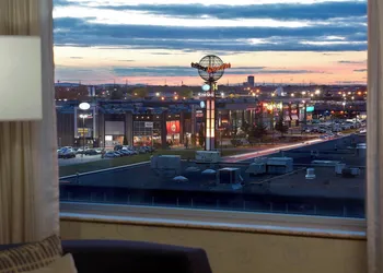 Courtyard by Marriott Montreal Airport hotel thumbnail 6