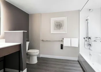 Courtyard by Marriott Montreal Airport hotel thumbnail 8