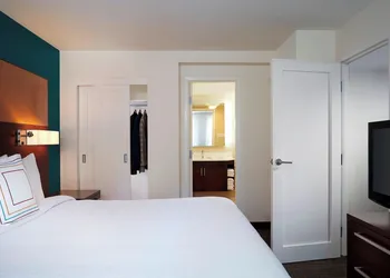 Residence Inn by Marriott Montreal Downtown hotel thumbnail 7