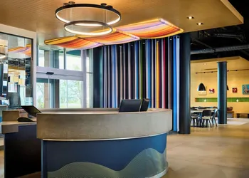 Aloft by Marriott Montreal Airport hotel thumbnail 4