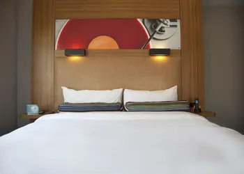 Aloft by Marriott Montreal Airport hotel thumbnail 7