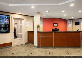 Ramada Plaza by Wyndham Montreal hotel thumbnail 4