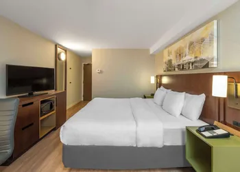 Comfort Inn Brossard hotel thumbnail 4