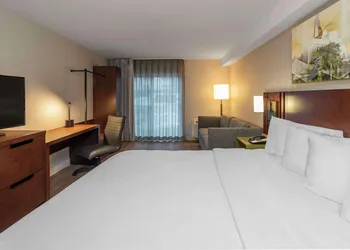 Comfort Inn Brossard hotel thumbnail 8