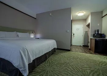 Hilton Garden Inn Montreal Airport hotel thumbnail 6