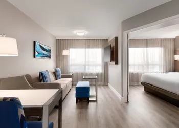 Embassy Suites by Hilton Montreal Airport hotel thumbnail 5