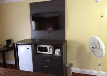 Americas Best Value Presidents Inn on Munras hotel thumbnail 5