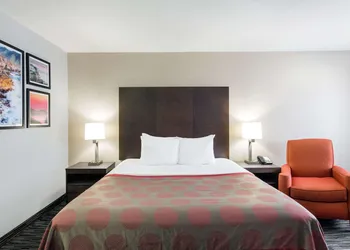 Ramada by Wyndham Monterey hotel thumbnail 4