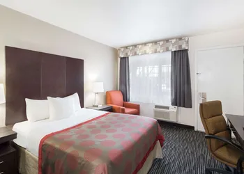 Ramada by Wyndham Monterey hotel thumbnail 6