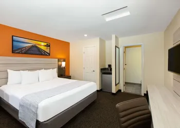 Days Inn by Wyndham Monterey-Fisherman's Wharf Aquarium hotel thumbnail 5