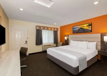Days Inn by Wyndham Monterey-Fisherman's Wharf Aquarium hotel thumbnail 6