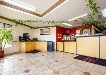 Red Roof Inn & Suites Monterey hotel thumbnail 2