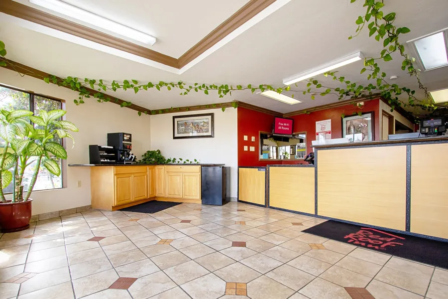 Red Roof Inn & Suites Monterey hotel detail image 2