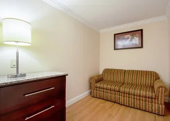Red Roof Inn & Suites Monterey hotel thumbnail 4