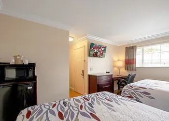 Red Roof Inn & Suites Monterey hotel thumbnail 5