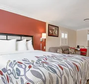 Red Roof Inn & Suites Monterey hotel detail image 7