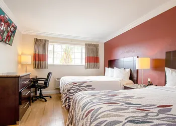 Red Roof Inn & Suites Monterey hotel thumbnail 8