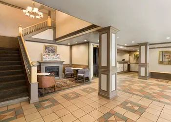 Days Inn by Wyndham Vancouver Downtown hotel thumbnail 2