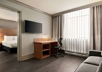 Days Inn by Wyndham Vancouver Downtown hotel thumbnail 8