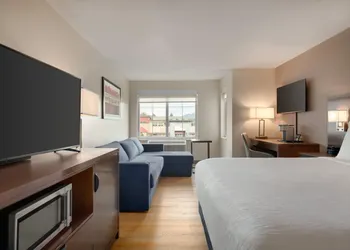 La Quinta Inn by Wyndham Vancouver Airport hotel thumbnail 7