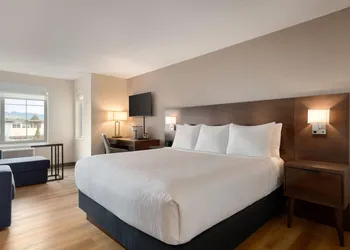 La Quinta Inn by Wyndham Vancouver Airport hotel thumbnail 8