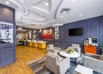Quality Inn & Suites hotel thumbnail 2