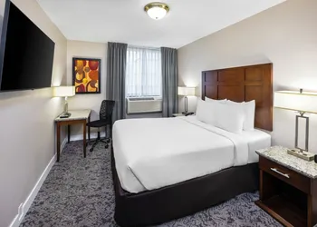 Quality Inn & Suites hotel thumbnail 6