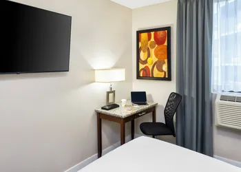 Quality Inn & Suites hotel thumbnail 7
