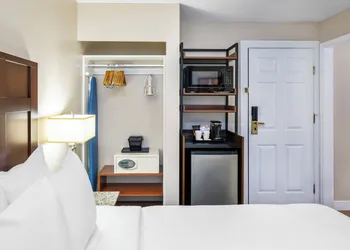 Quality Inn & Suites hotel thumbnail 8