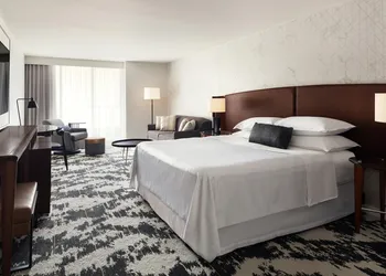 Sheraton Vancouver Airport Hotel hotel thumbnail 7