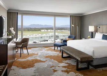 Fairmont Vancouver Airport In-Terminal Hotel hotel thumbnail 5