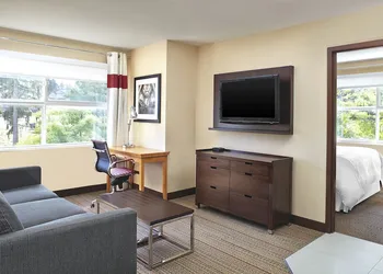 Four Points by Sheraton Surrey hotel thumbnail 4