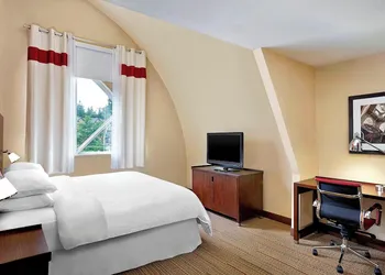 Four Points by Sheraton Surrey hotel thumbnail 7