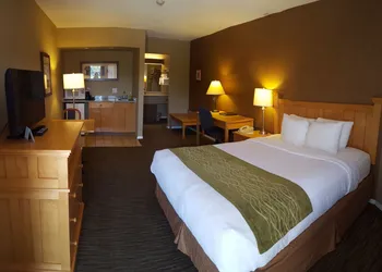 Econo Lodge Inn & Suites hotel thumbnail 5