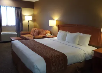 Econo Lodge Inn & Suites hotel thumbnail 8