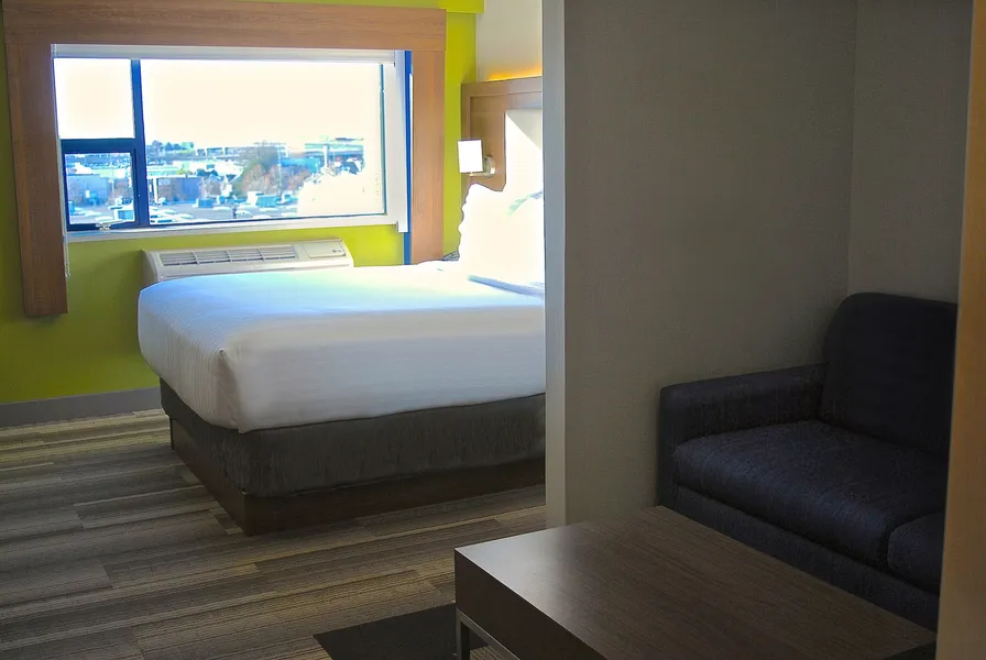 Holiday Inn Express Vancouver Airport Richmond by IHG hotel detail image 2