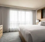 Vancouver Airport Marriott hotel detail image 3