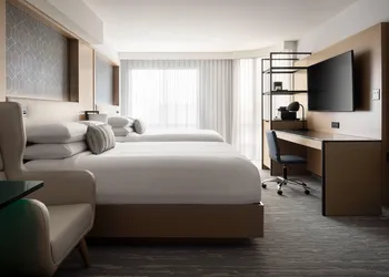 Vancouver Airport Marriott hotel thumbnail 5