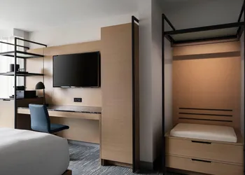 Vancouver Airport Marriott hotel thumbnail 6