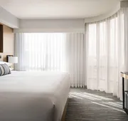 Vancouver Airport Marriott hotel detail image 7