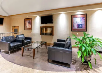 Ramada by Wyndham Coquitlam hotel thumbnail 3