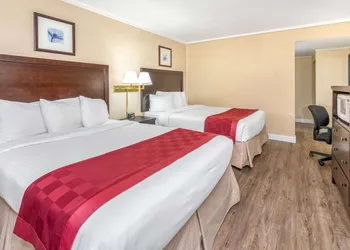 Ramada by Wyndham Coquitlam hotel thumbnail 4