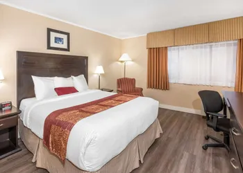 Ramada by Wyndham Coquitlam hotel thumbnail 6