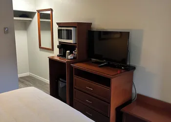Travelodge by Wyndham Langley hotel thumbnail 5