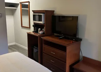 Travelodge by Wyndham Langley hotel thumbnail 7