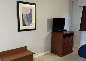Travelodge by Wyndham Langley hotel thumbnail 8