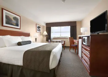 Days Inn & Suites by Wyndham Langley hotel thumbnail 3