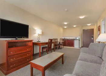Days Inn & Suites by Wyndham Langley hotel thumbnail 5