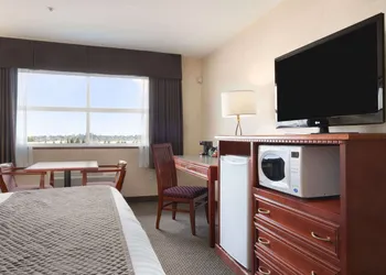 Days Inn & Suites by Wyndham Langley hotel thumbnail 7
